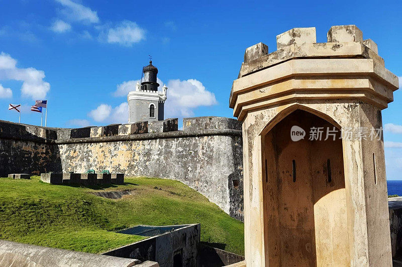 Castillo San Felipe del Morro，也被称为El Morro，是一座建于16世纪到18世纪之间的城堡，位于波多黎各的圣胡安。